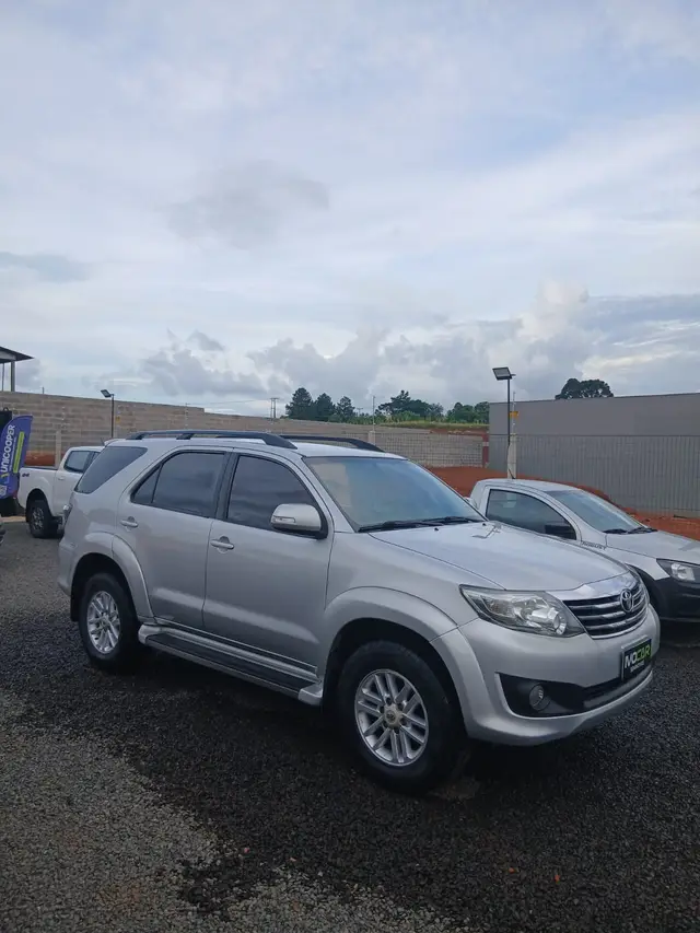 Carro Toyota Hilux SW4 2014 2.7 4x2 SR2 (Flex)