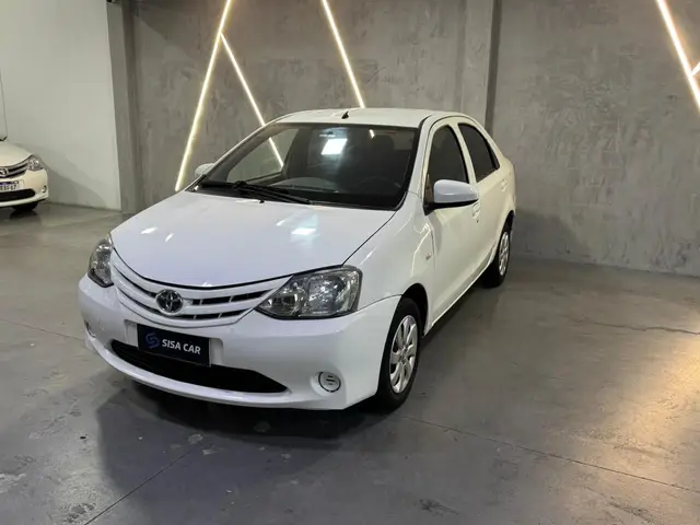 Carro Toyota Etios Sedan 2014 X 1.5 (Flex)