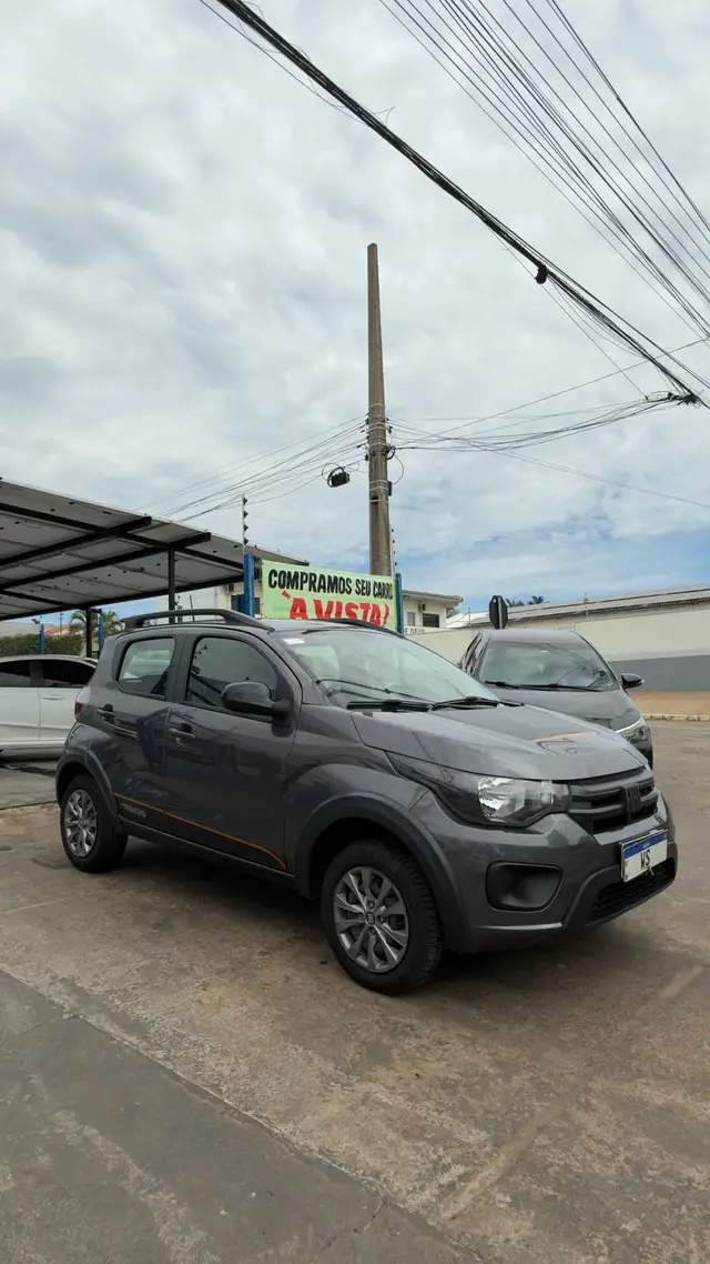 Carro Fiat Mobi 2024 Trekking 1.0