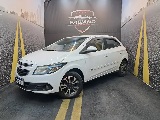 Carro Chevrolet Onix 2014 HATCH LTZ 1.4 8V FlexPower 5p Mec.