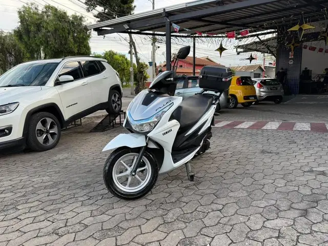 Moto Yamaha Fluo 2026 Hybrid Connected