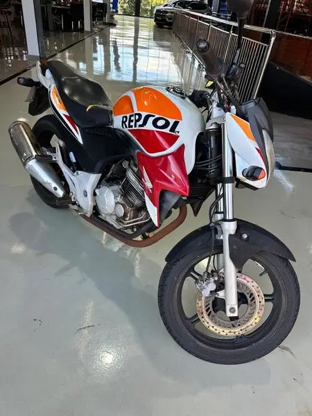 Moto Honda CB 300R 2014 Repsol