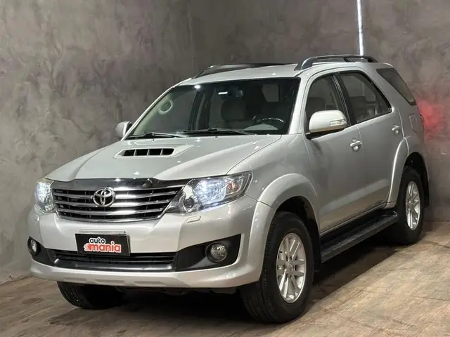 Carro Toyota Hilux SW4 2013 SRV 3.0 TDI 4X4 (5 Lugares)