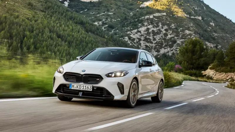 BMW M135 chega em 2026 para brigar Honda Type R e Toyota GR Corolla 