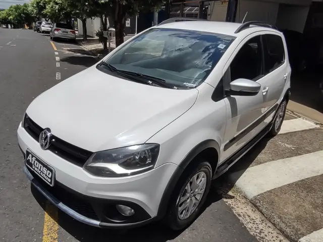 Carro Volkswagen CrossFox 2014 1.6 VHT (Flex)