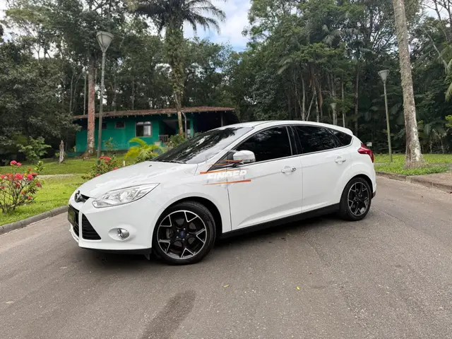 Carro Ford Focus Hatch 2015 Titanium 2.0 16V PowerShift