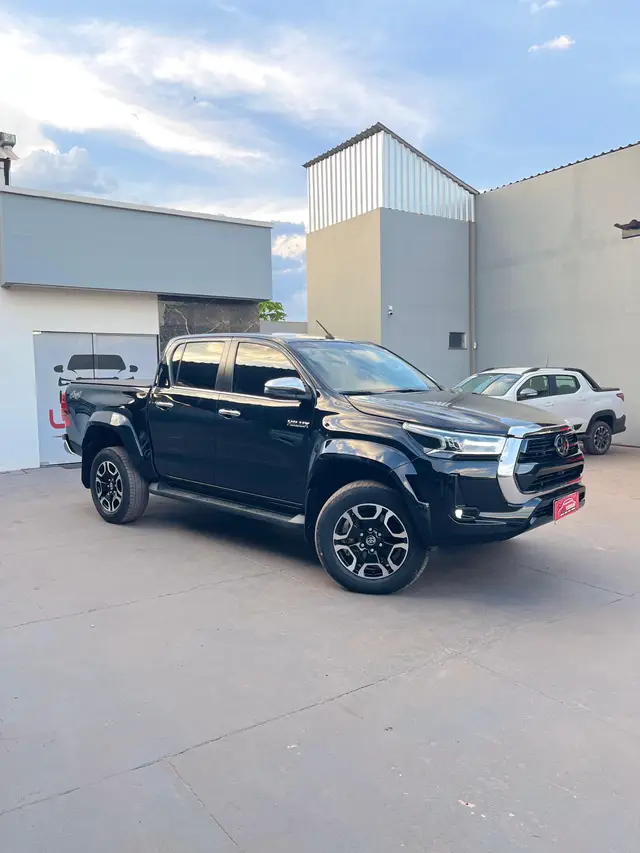 Carro Toyota Hilux Cabine Dupla 2024 SRX Plus 4x4 2.8 Diesel