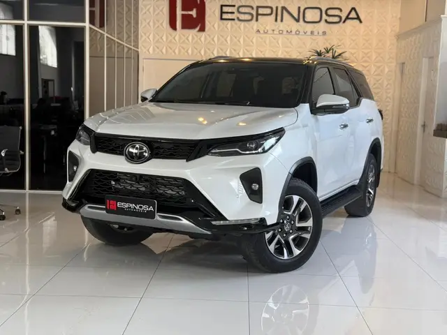 Carro Toyota SW4 2024 SRX Platinum 2.8 Turbodiesel 4x4 (Aut.) (7 Lugares)