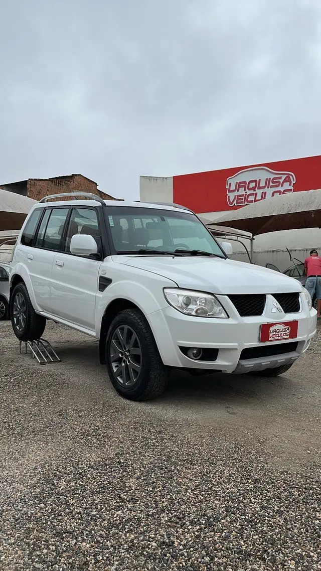 Carro Mitsubishi Pajero TR4 2014 2.0 16V 4x2 (Flex)