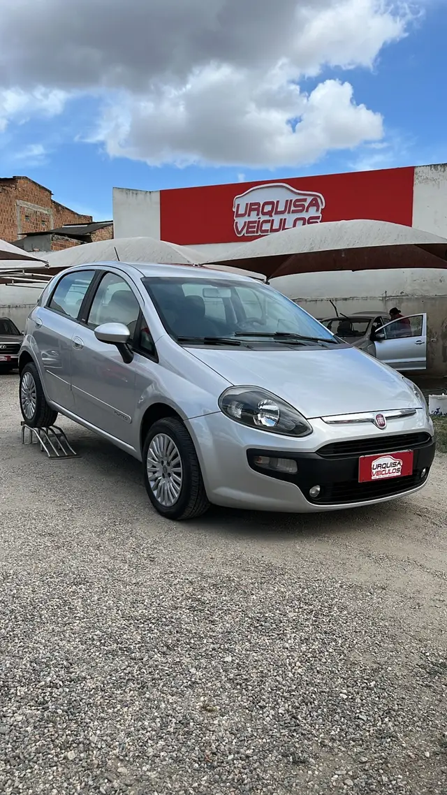 Carro Fiat Punto 2014 Attractive 1.4 (Flex)