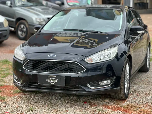 Carro Ford Focus Hatch 2017 SE Plus 2.0 PowerShift