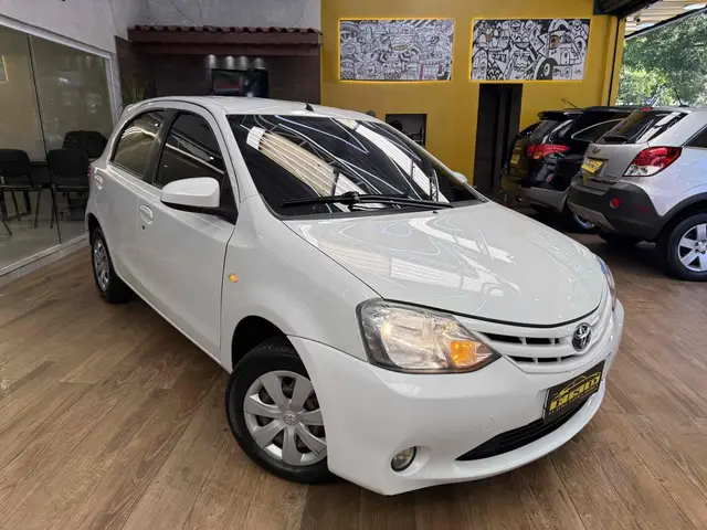 Carro Toyota Etios 2016 XS 1.5 (Flex)
