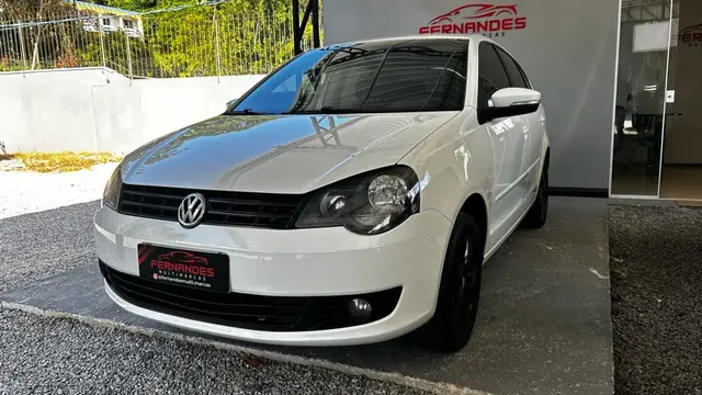 Carro Volkswagen Polo Sedan 2014 1.6 8V (Flex)