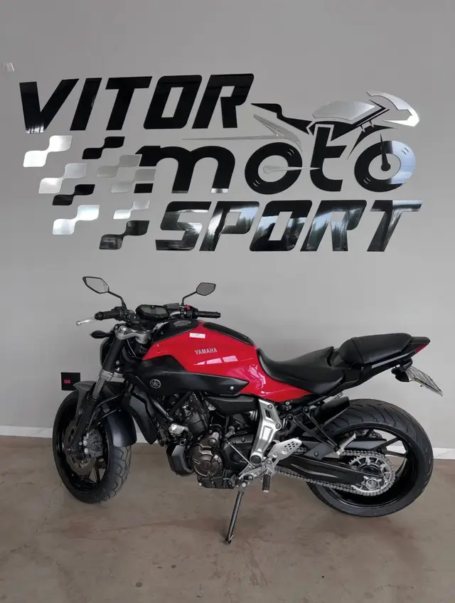 Moto Yamaha MT-07 2016 STD
