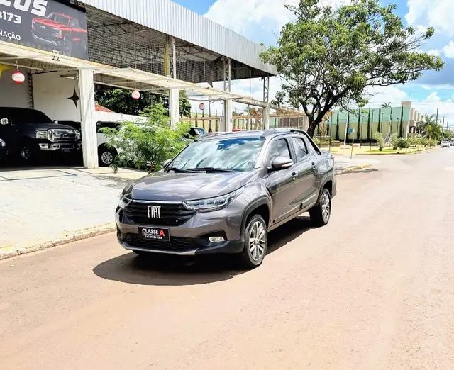 Carro Fiat Strada 2023 Volcano 1.3 8V CD AT