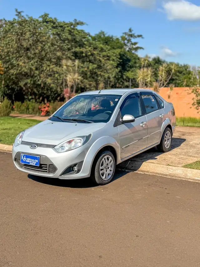 Carro Ford Fiesta Sedan 2014 SE 1.6 Rocam (Flex)