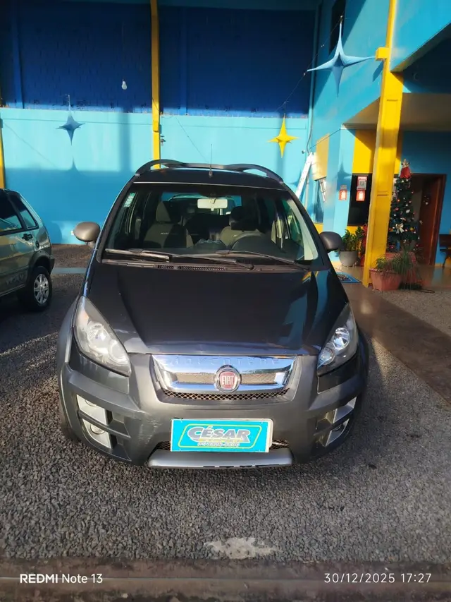 Carro Fiat Idea 2011 Adventure 1.8 16V E.TorQ (Flex)