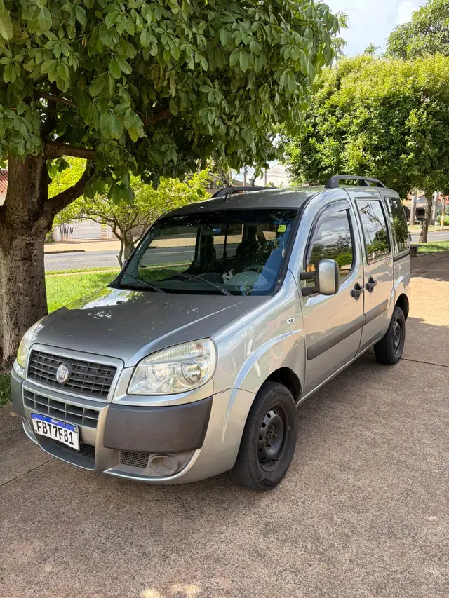 Carro Fiat Doblò 2012 Essence 1.8 16V (Flex)