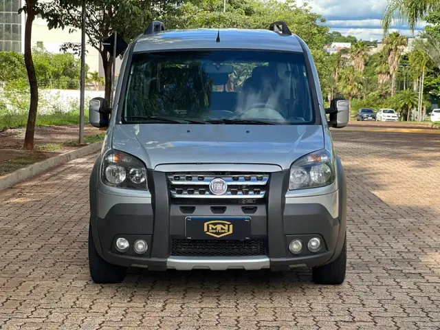 Carro Fiat Doblò 2012 Adventure 1.8 16V (Flex)