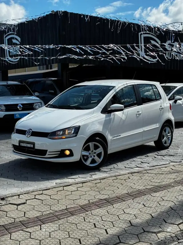 Carro Volkswagen Fox 2015 Comfortline 1.0 TEC (Flex)