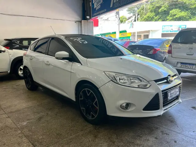 Carro Ford Focus Hatch 2015 Titanium 2.0 16V PowerShift
