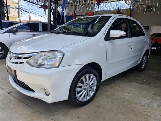Carro Toyota Etios 2016 XLS 1.5 (Flex)