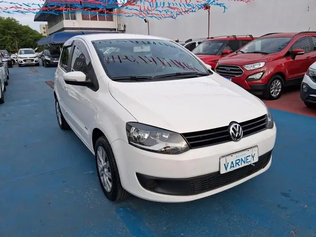 Carro Volkswagen Fox 2014 1.0 TEC (Flex) 4p