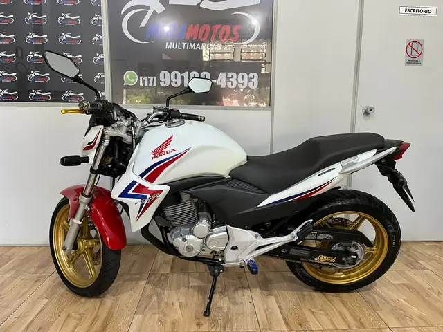 Moto Honda CB 300R 2015 Standard