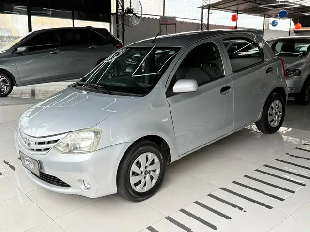 Carro Toyota Etios 2013 1.3 (Flex)