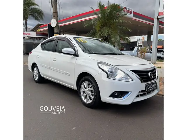 Carro Nissan Versa 2016 1.6 16V SV (Flex)