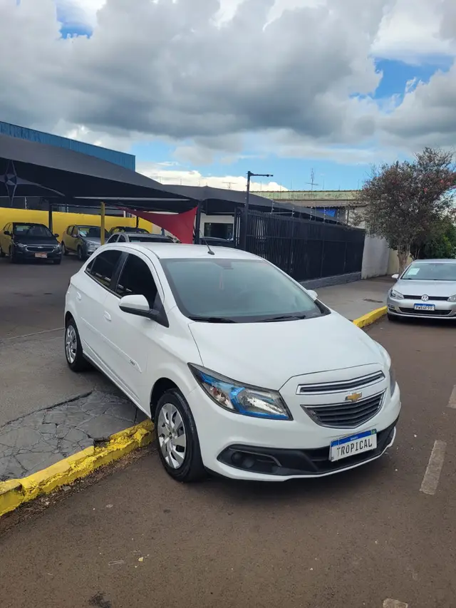 Carro Chevrolet Onix 2014 1.4 LT SPE/4