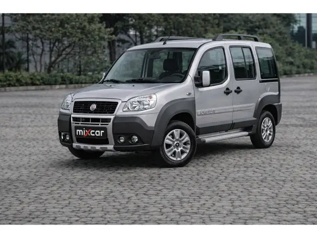 Carro Fiat Doblò 2013 Adventure 1.8 16V (Flex)