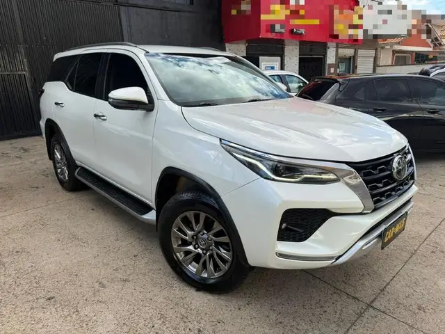 Carro Toyota SW4 2021 SRX 2.8 turbodiesel 7L 4x4 (Aut)