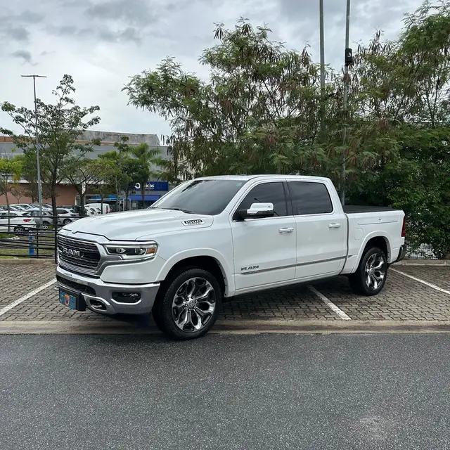 Carro Ram 1500 2024 Limited 5.7