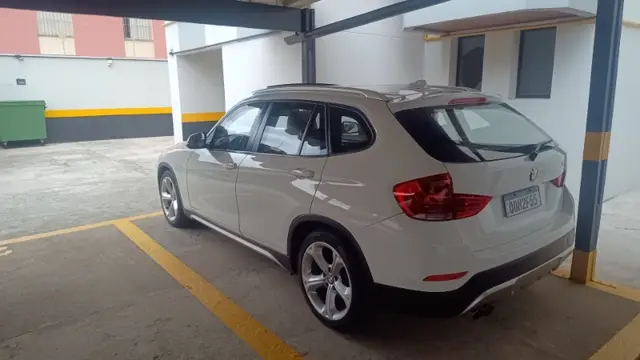 Carro BMW X1 2014 2.0 sDrive20i (Aut)