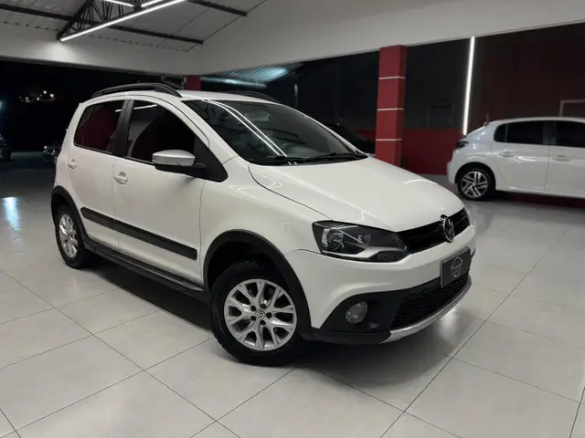Carro Volkswagen CrossFox 2014 I-Motion 1.6 VHT (Flex)