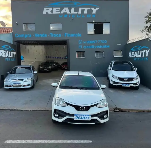 Carro Toyota Etios Sedan 2017 Platinum 1.5 (Aut) (Flex)