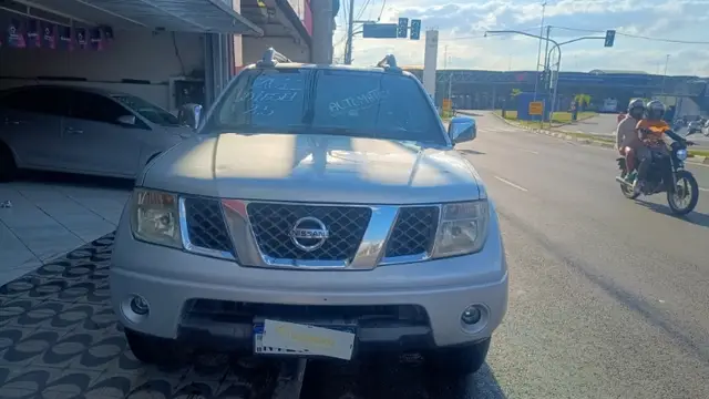 Carro Nissan Frontier 2011 LE 4x4 2.5 16V (cab. dupla) (aut)