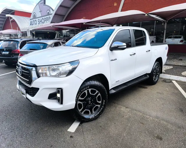Carro Toyota Hilux Cabine Dupla 2017 Hilux 2.8 TDI SRV CD 4x4 (Aut)