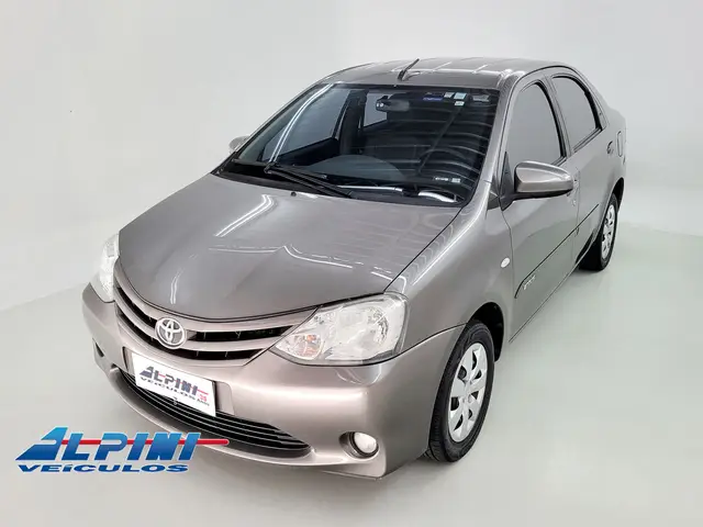 Carro Toyota Etios 2017 XS 1.5 (Flex)