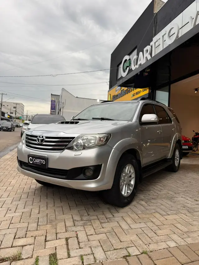 Carro Toyota Hilux SW4 2013 SRV 3.0 TDI 4X4 (5 Lugares)