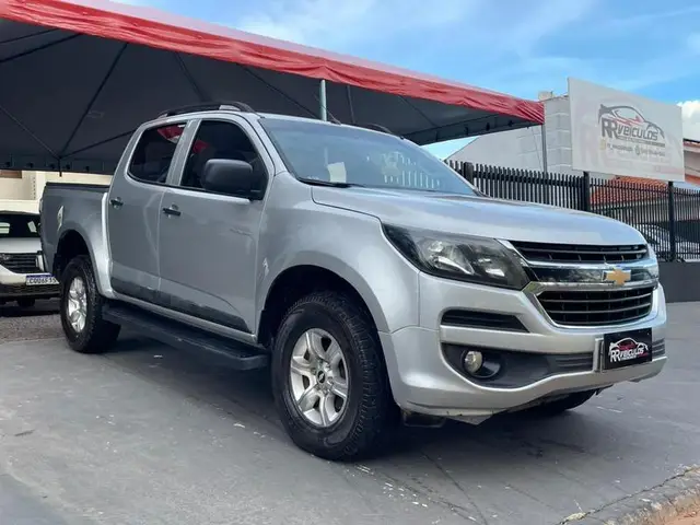 Carro Chevrolet S10 Cabine Dupla 2017 S10 2.5 ECOTEC SIDI Advantage 4x2 (Cabine Dupla)
