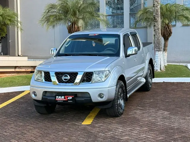 Carro Nissan Frontier 2010 LE 4x4 2.5 16V (cab. dupla)