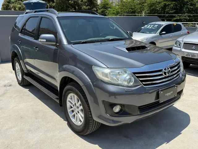 Carro Toyota Hilux SW4 2013 SRV 3.0 TDI 4X4 (5 Lugares)
