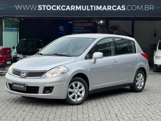 Carro Nissan Tiida 2008 S 1.8