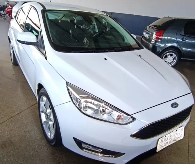 Carro Ford Focus Sedan 2016 Titanium Plus 2.0 PowerShift (Aut)