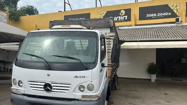Caminhão Mercedes-Benz Accelo 2010 815/39 C.EST