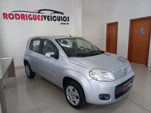 Carro Fiat Uno 2011 Vivace 1.0 8V (Flex) 4p