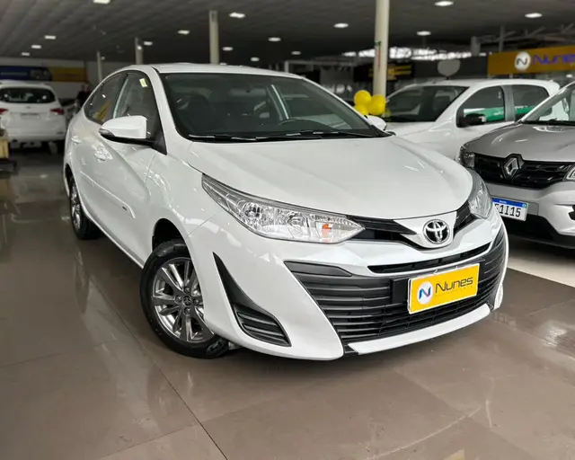 Carro Toyota Yaris Sedan 2021 1.5 XL Plus Connect CVT (Flex)