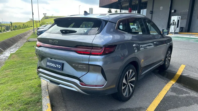 BYD Song Plus 2026: como é o consumo do SUV híbrido com a bateria acabando? 
